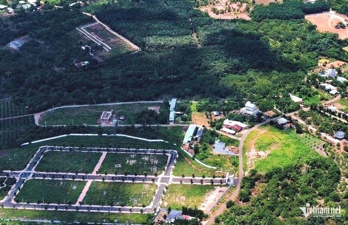 Sử dụng đất hơn 20 năm, vợ chồng ở Hưng Yên nhiều lần xin sang tên vẫn không thành vì cơ quan đăng ký đất đai làm sai quy định. Ảnh minh họa: Nguyễn Hậu