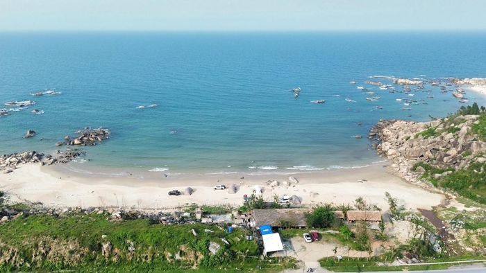 Biển Kỳ Xuân mang vẻ đẹp hoang sơ