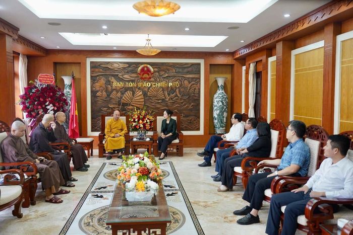 Ngày 31/7/2026, Phó Trưởng ban Ban Tôn giáo Chính phủ Trần Thị Minh Nga thân mật tiếp đoàn Trung ương Giáo hội Phật giáo Việt Nam do Thượng tọa Thích Đức Thiện, Phó Chủ tịch kiêm Tổng Thư ký Hội đồng Trị sự GHPGVN làm trưởng đoàn, thăm và chúc mừng Ban nhân dịp kỷ niệm 71 năm Ngày thành lập Ban Tôn giáo Chính phủ và Ngày truyền thống ngành quản lý nhà nước về tôn giáo (02/8/1955 - 02/8/2026). Ảnh: Ban Tôn giáo Chính phủ