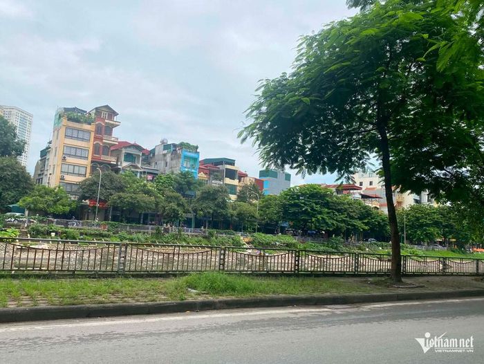 Tôi không ngờ hành động đi đổ rác của chồng lúc 22h lại chứa đựng bí mật động trời. Ảnh minh họa