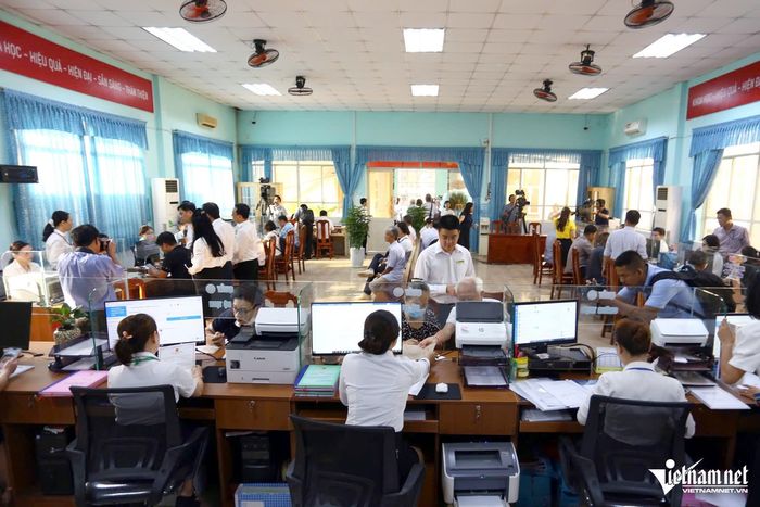 Địa phương ưu tiên bố trí cán bộ, công chức có năng lực, chuyên môn sâu đảm nhiệm các vị trí trọng yếu. Ảnh: Hoàng Anh