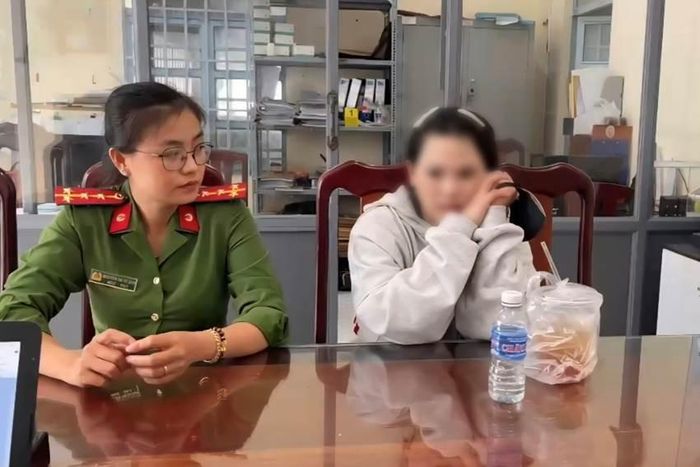 Công an xã Tân Thạnh làm việc với V.T.M.T. Ảnh: Công an TP Cần Thơ