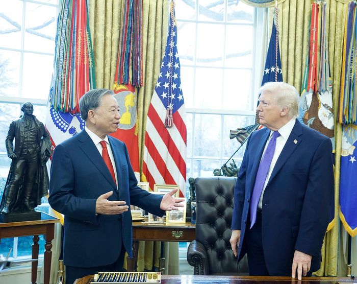 Tổng Bí thư, Chủ tịch nước Tô Lâm trao đổi với Tổng thống Mỹ Donald Trump trong chuyến công tác tham dự cuộc họp khai mạc Hội đồng Hòa bình về Dải Gaza hồi tháng 2. Ảnh: TTXVN
