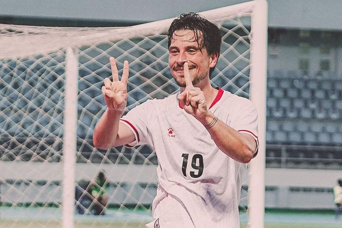 Thom Haye rất nổi bật ở giữa sân. Ảnh: PSSI