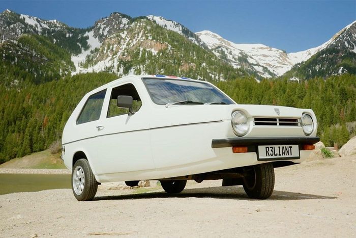 Reliant Robin bị gắn với hình ảnh "chiếc xe dễ lật nhất thế giới". Ảnh: Motorbiscuit
