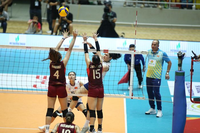 Ngay trong set 1, các cô gái Việt Nam đã bộ lộ rất nhiều vấn đề.