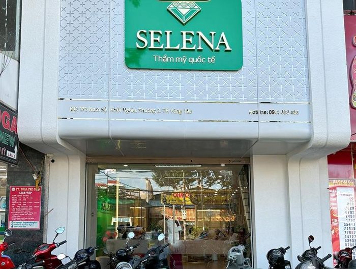 Phòng khám Da liễu Selena (Công ty TNHH Selena Spa & Clinic, địa chỉ tại 173 Nam Kỳ Khởi Nghĩa, phường Vũng Tàu, TP HCM) bị xử phạt 42 triệu đồng và đình chỉ hoạt động 2 tháng.