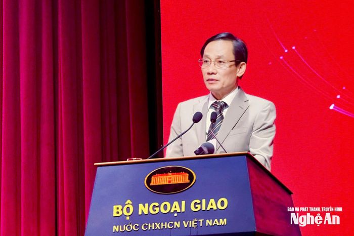 Đồng chí Lê Hoài Trung - Ủy viên Bộ Chính trị, Bộ trưởng Bộ Ngoại giao phát biểu chỉ đạo tại hội nghị. Ảnh: K.T