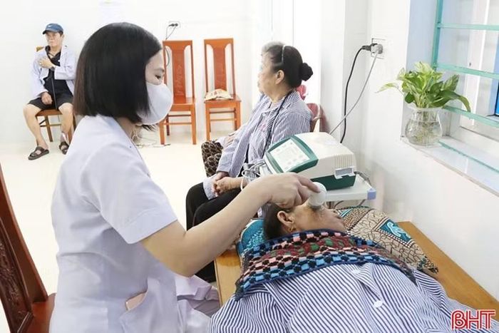 Khi có bệnh, người dân cần tìm đến các cơ sở y tế uy tín để được thăm khám và điều trị.