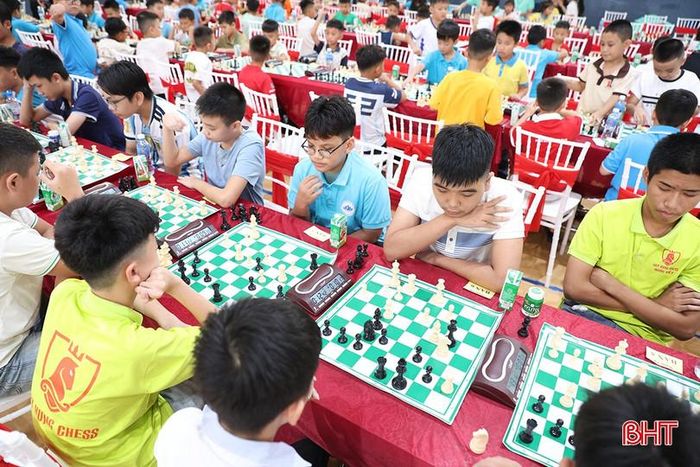 Ngoài các CLB trong tỉnh, giải đấu năm nay còn có các CLB cờ vua ở Nghệ An và Quảng Trị tham gia.