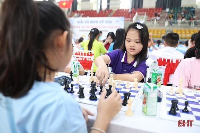 Các vận động viên thi đấu vòng tròn tính điểm, mỗi người sẽ có 8 ván đấu. Vận động viên nào có điểm số cao nhất sau 8 ván đấu sẽ giành huy chương vàng.