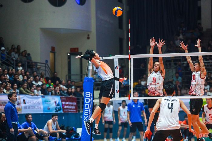 Đức Hạnh nổi bật với khả năng bắt bước một ổn định, tấn công đa dạng ở cả hai biên lẫn hàng sau cùng những cú phát bóng uy lực.