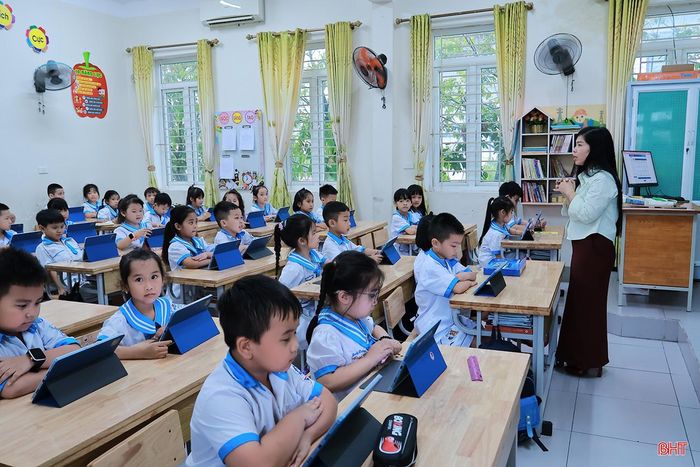 Mô hình thí điểm "Lớp học thông minh" tại Trường Tiểu học Nguyễn Du.