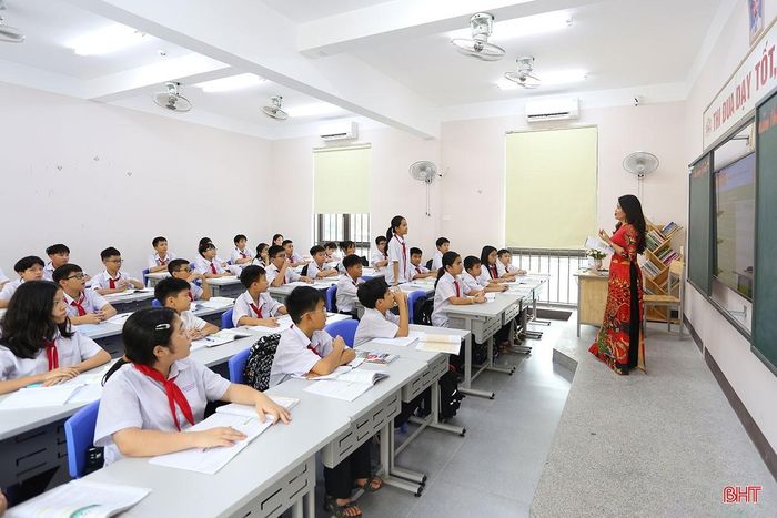 Việc triển khai mô hình "Trường học tự chủ chất lượng cao" giúp học sinh Trường THCS Lê Văn Thiêm đạt nhiều thành tích cao trong học tập.