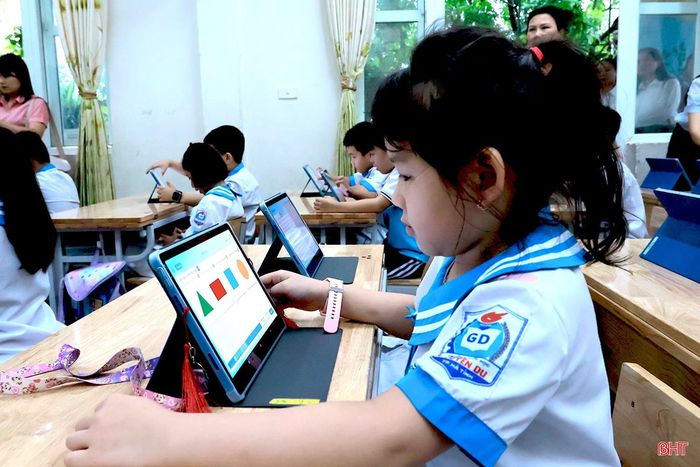 Việc nhân rộng các mô hình giáo dục chất lượng cao, ứng dụng công nghệ cần đảm bảo hệ thống đồng bộ pháp lý và cơ chế nguồn lực.