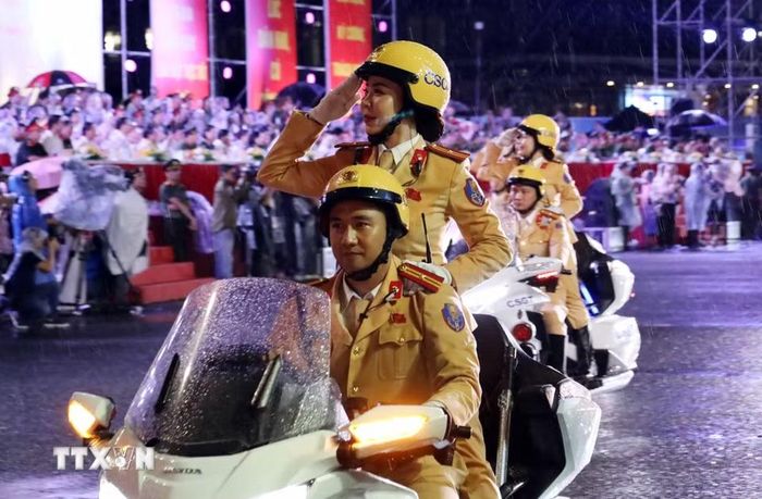 Thực binh biểu dương lực lượng tại lễ khai mạc. (Ảnh: Trần Lê Lâm/TTXVN)