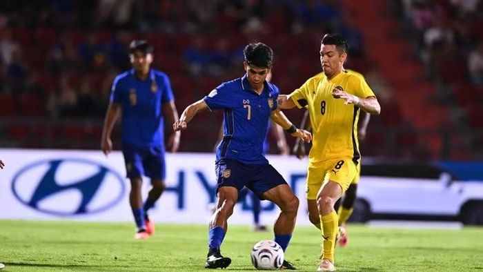 Thái Lan (áo xanh) có lợi thế nhất tại bảng B. (Nguồn: aseanutdfc)