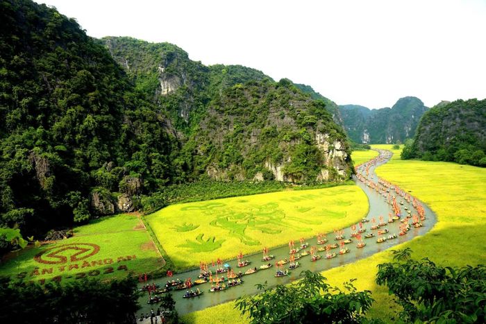 Lãnh đạo Ninh Bình đang triển khai ứng dụng công nghệ số, thu hút các dự án đầu tư chất lượng như “đô thị di sản thiên nhiên” để tạo đột phá. (Ảnh: PV/Vietnam+)