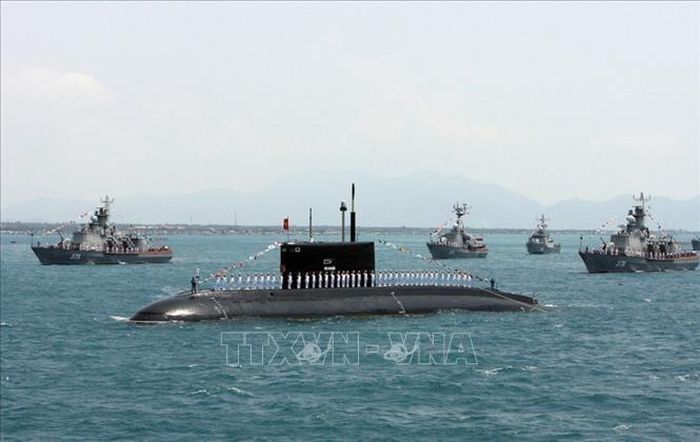 Hải quân Việt Nam có đủ 5 thành phần lực lượng chiến đấu là: Tàu mặt nước; Tàu ngầm; Không quân Hải quân; Pháo binh - Tên lửa bờ; Hải quân đánh bộ - Đặc công Hải quân và các lực lượng phục vụ bảo đảm hậu cần, kỹ thuật, nghiên cứu khoa học kỹ thuật quân sự Hải quân. Ảnh: Nguyễn Khang/TTXVN