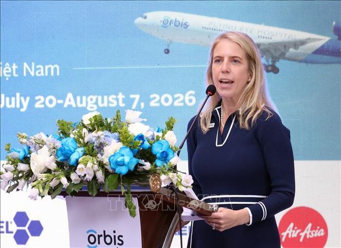 Bà Kathleen Sherwin, Chủ tịch kiêm Giám đốc điều hành Orbis International phát biểu tại Chương trình Bệnh viện Bay Orbis 2026. Ảnh: Trần Lê Lâm/TTXVN