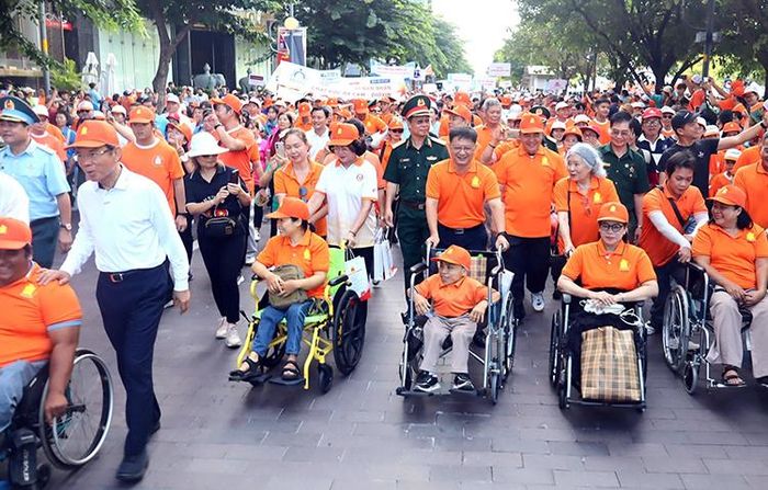 Nhiều nguyên lãnh đạo Đảng, Nhà nước và TP Hồ Chí Minh tham gia chương trình đi bộ đồng hành vì nạn nhân da cam/dioxin.