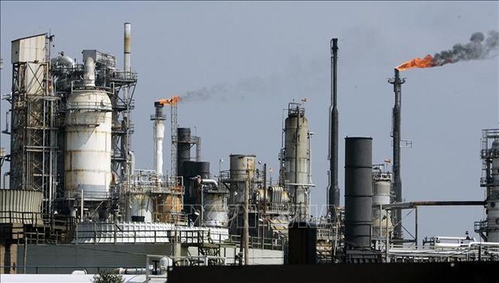 Một nhà máy lọc dầu ở bang Texas, Mỹ. Ảnh: AFP/TTXVN