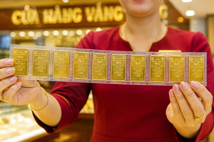Sau một tuần, giá vàng SJC giảm khoảng 1,1 triệu đồng/lượng ở cả hai chiều.