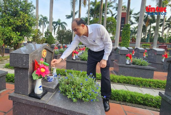 Phó Giám đốc Sở Nội vụ Hà Nội Nguyễn Tây Nam cho biết, việc lấy mẫu hài cốt liệt sĩ là nhiệm vụ có ý nghĩa chính trị, nhân văn sâu sắc.