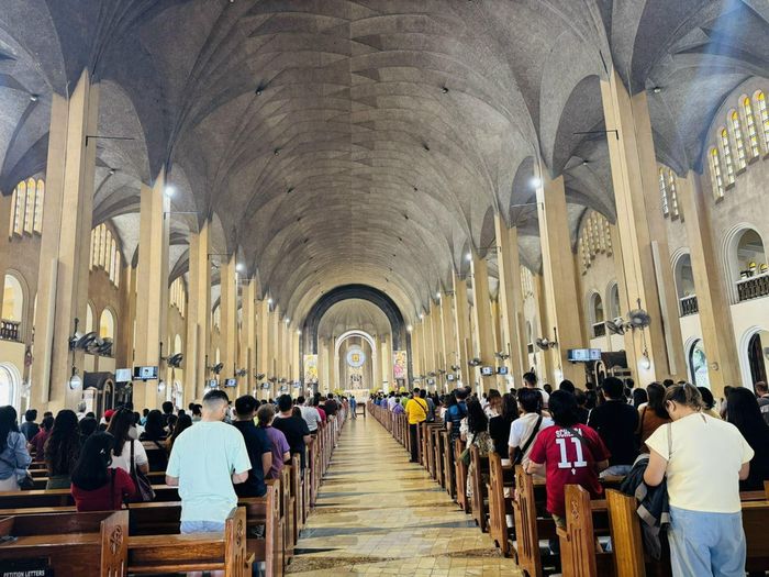 Đông đảo giáo dân tham dự Thánh lễ tại Nhà thờ Baclaran.