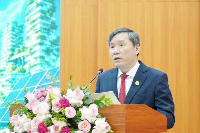 GS.TS. Lê Văn Lợi, Ủy viên Trung ương Đảng, Chủ tịch Viện Hàn lâm Khoa học xã hội Việt Nam trình bày định hướng không gian phát triển mới.