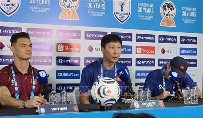 Ông Kim Sang Sik khẳng định mục tiêu đánh bại Indonesia Ảnh: Lê Minh Hưởng/PV TTXVN tại Indonesia