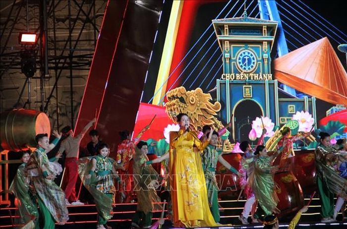 Tiết mục nghệ thuật tại đêm khai mạc.