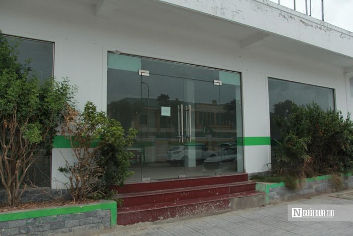 Bởi vậy, Sở Kế hoạch và Đầu tư tỉnh Hà Tĩnh đã có văn bản yêu cầu chủ đầu tư chịu trách nhiệm thanh lý dự án; đồng thời Sở Tài nguyên và Môi trường (nay là Sở Nông nghiệp và Môi trường) có trách nhiệm hỗ trợ, hướng dẫn nhà đầu tư thực hiện các thủ tục xử lý đất, tài sản gắn liền với đất theo đúng quy định Luật Đất đai và pháp luật có liên quan.