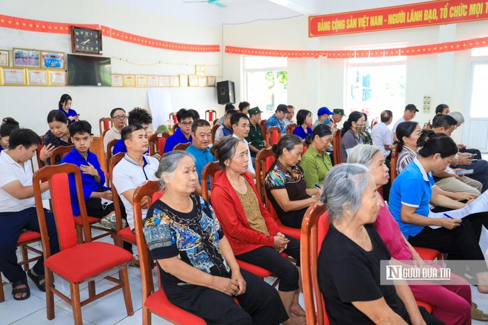 Đông đảo cán bộ, đảng viên và nhân dân tham gia hưởng ứng chương trình.