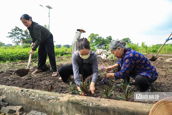 Theo Bí thư chi bộ thôn Giao Tác, vì mục tiêu hạnh phúc của nhân dân, chính quyền thôn triển khai các phần việc với tư tưởng cốt lõi là “lấy người dân làm trung tâm” và phương châm “Dân biết, dân bàn, dân làm, dân kiểm tra, dân giám sát, dân thụ hưởng”.