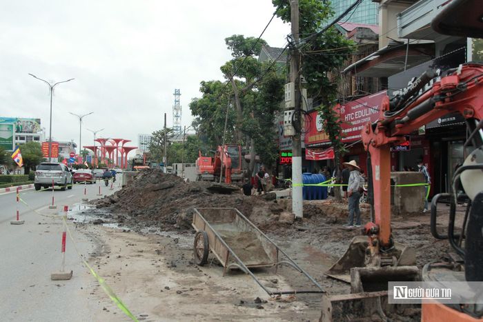 Dự án Chỉnh trang nâng cấp tuyến đường Quốc lộ 1A (đoạn từ đường vào Khu tổ hợp Green Eco đến đường Nguyễn Biểu) đã được UBND tỉnh Hà Tĩnh phê duyệt, với tổng số vốn đầu tư 325 tỷ đồng. Mục tiêu của dự án là từng bước hoàn thiện hệ thống giao thông, hạ tầng kỹ thuật, phục vụ dân sinh; tăng cường khả năng tiêu thoát nước; chỉnh trang đô thị.