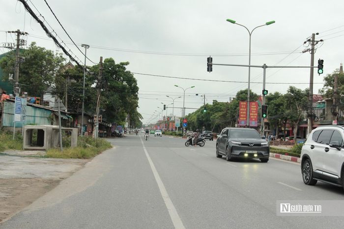 Trao đổi với phóng viên, đại diện Ban quản lý Dự án đầu tư xây dựng Công trình giao thông và Phát triển đô thị tỉnh khẳng định, đơn vị đã xây dựng đường găng kế hoạch, tiến độ thi công theo từng giai đoạn, chỉ đạo nhà thầu thi công theo từng mũi, từng đoạn tuyến, không triển khai dàn trải làm ảnh hưởng đến đời sống và sinh hoạt của người dân.