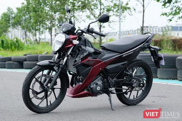 Satria 2026 có thêm phiên bản Pro, được tinh chỉnh thiết kế và trang bị phanh ABS. Ảnh: Thượng Tâm.
