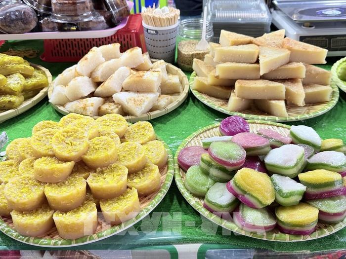 Các loại bánh dân gian Nam Bộ được chế biến từ nguyên liệu tự nhiên, góp phần tôn vinh nét đẹp văn hóa ẩm thực truyền thống. Ảnh: Thanh Sang- TTXVN