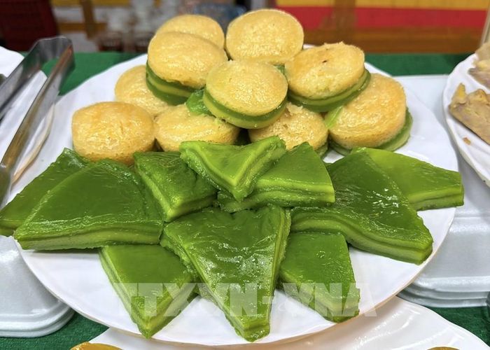Bánh da lợn nhiều lớp mềm dẻo, hòa quyện hương lá dứa và nước cốt dừa, là món bánh truyền thống của Nam Bộ. Ảnh: Thanh Sang/TTXVN