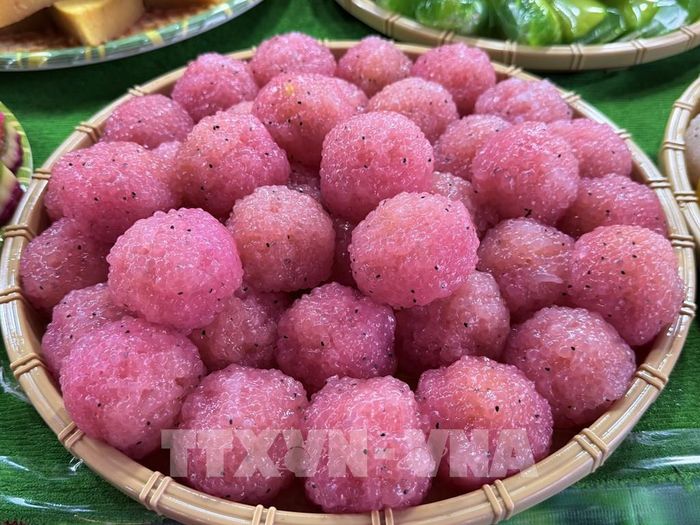 Bánh bột báng dẻo thơm, được chế biến từ bột báng và nước cốt dừa, mang hương vị dân dã. Ảnh: Thanh Sang- TTXVN