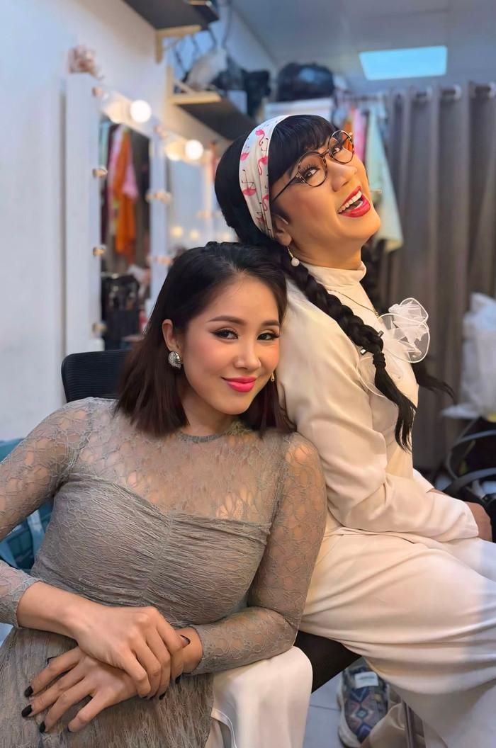 Lê Phương chia sẻ khoảnh khắc hậu trường của vở kịch sân khấu mà cô tham gia diễn xuất.