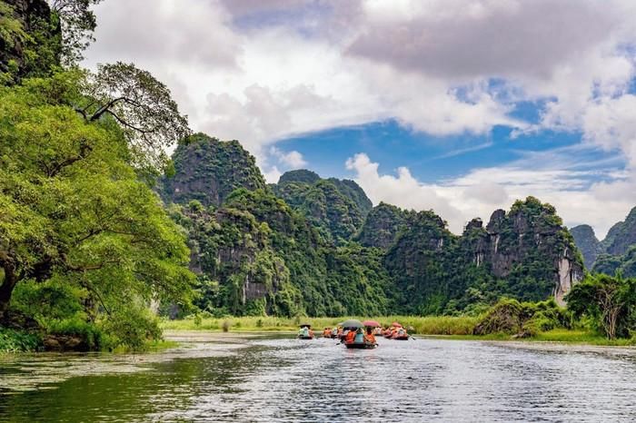 Tràng An mát mẻ, dịu dàng lúc đầu thu. Ảnh: Sưu tầm Internet