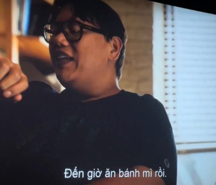 Các diễn viên phát âm cụm từ "bánh mì" chuẩn tiếng Việt thay vì dùng từ ngữ tiếng Anh thông thường. Ảnh: NSX