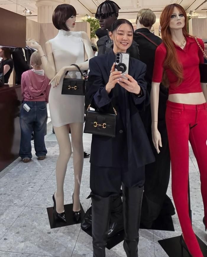 Những hình ảnh được nữ diễn viên Lee Young Ae chia sẻ mới đây.