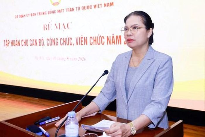 Bà Hà Thị Nga, Ủy viên Trung ương Đảng, Phó Chủ tịch - Tổng Thư ký UBTƯ MTTQ Việt Nam, phát biểu tại Hội nghị