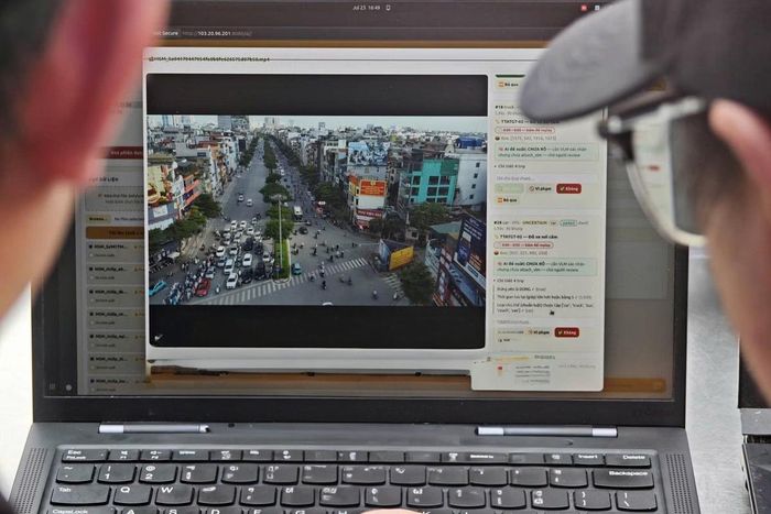 Từ trên cao, thiết bị UAV góp sức bảo đảm trật tự đô thị và giao thông Thủ đô. Ảnh: CAHN