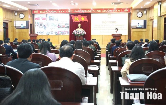 Các đại biểu tham dự hội nghị tiếp xúc ĐBQH do Ban Thường trực Ủy ban MTTQ tỉnh tổ chức.