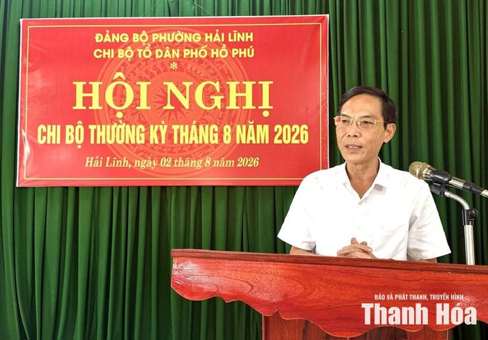 Phó Chủ tịch UBND tỉnh Đầu Thanh Tùng phát biểu tại buổi sinh hoạt.