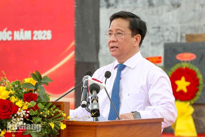 Ủy viên trung ương Đảng, Phó Bí thư Tỉnh ủy, Chủ tịch UBND tỉnh An Giang Hồ Văn Mừng phát biểu tại ngày hội toàn dân bảo vệ an ninh Tổ quốc.